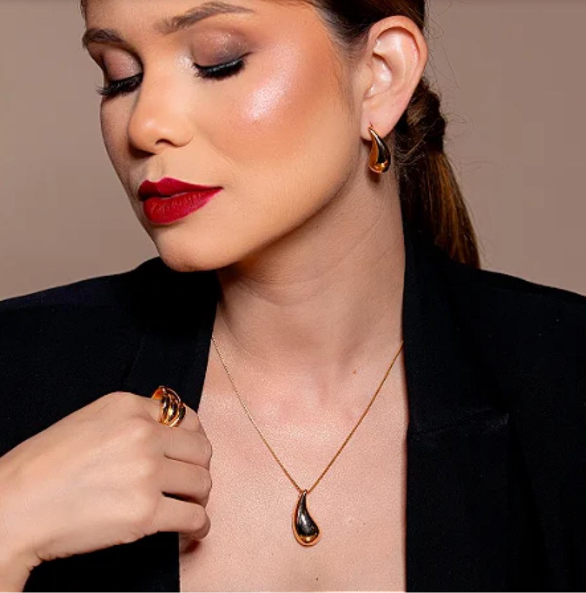 Conjunto de Brinco e Colar Dourado Gota Liso com Banho em Ouro 18K - Imagem 2